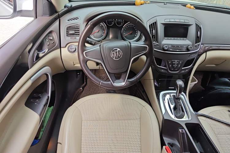 Used Buick Regal 2015 2.0L Leading Fashion Edition