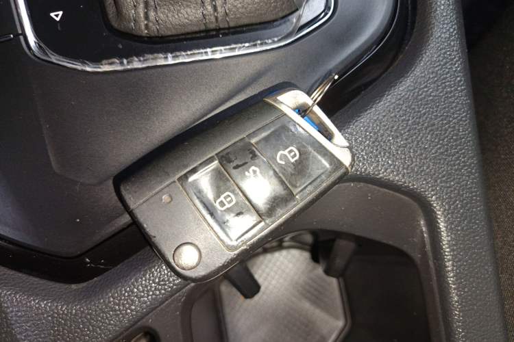 Used Volkswagen Tiguan L 2019 Updated Version 330TSI Automatic Two-Wheel Drive Panoramic Comfort Edition China VI Standard Vehicle Key