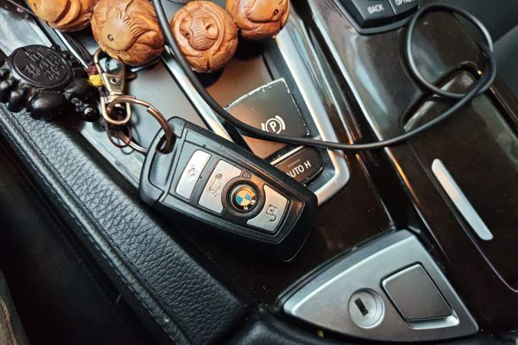 Used BMW 5 Series 2013 525Li Leading Model