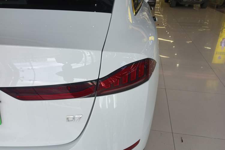 Used Roewe D7 2025 EV 510km Rear-Drive Navigation Edition Right Rear Taillight