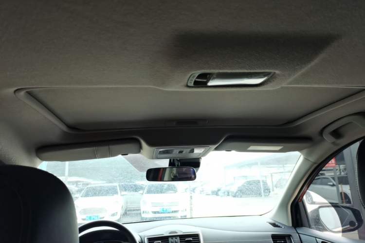 Used Nissan Tiida 2019 1.6L CVT Smart Drive Version China VI Standard Headliner