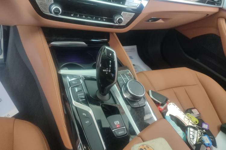 Used BMW 5 Series 2018 Restyled 530Li Leading Edition M Sport Package
