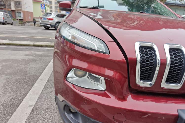 Used Jeep Cherokee 2016 2.0L Superior Edition
