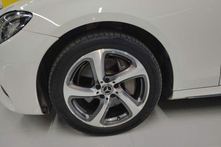 Used Mercedes-Benz E-Class 2019 E 300 L Sporty and Stylish Model
