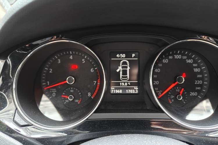 Used Volkswagen Sagitar 2017 180TSI Automatic Luxury Edition Instrument Cluster