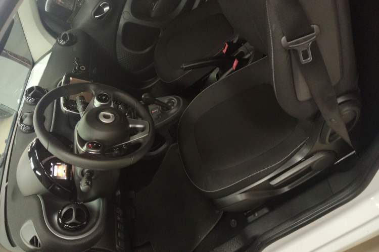 Used smart fortwo 2019 0.9T 66kW Hardtop Engine Version China VI Emission Standard
