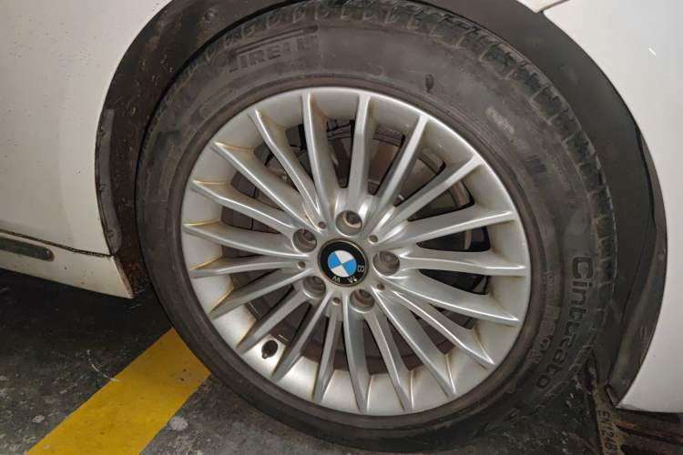 Used BMW 3 Series 2013 Facelift 320Li Fashion Design Package Right Front Wheel Hub