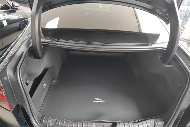 Used Jaguar XFL 2024 2.0T P250 Two-Wheel Drive Prestige Luxury Edition