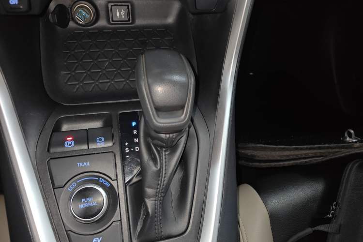 Used Toyota RAV4 2020 Dual-Engine 2.5L E-CVT Four-Wheel Drive Elite Edition Gear Lever