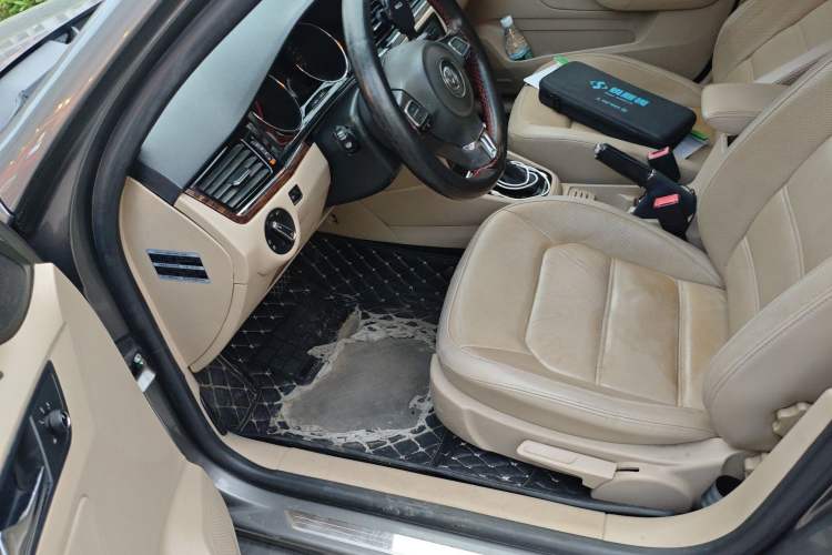 Used Volkswagen Bora 2013 1.6L Automatic Luxury Model Left Front Seat