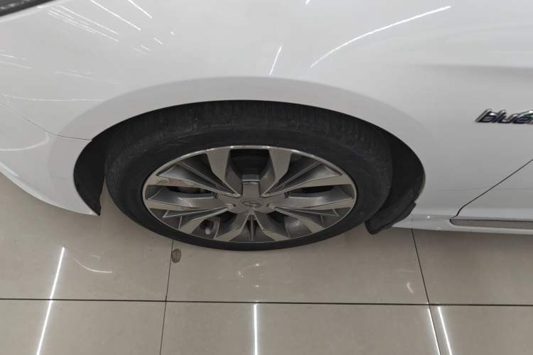 Used Hyundai Sonata 2015 1.6T DLX Prestige Model Exterior 4