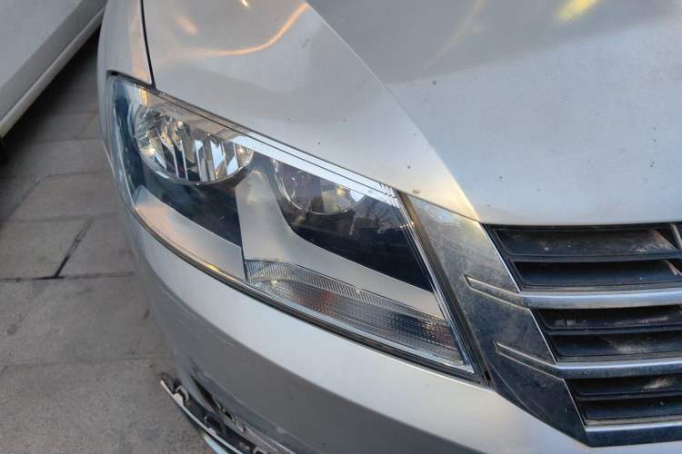 Used Volkswagen Lavida 2013 1.4TSI DSG Comfort Edition Right Front Headlight