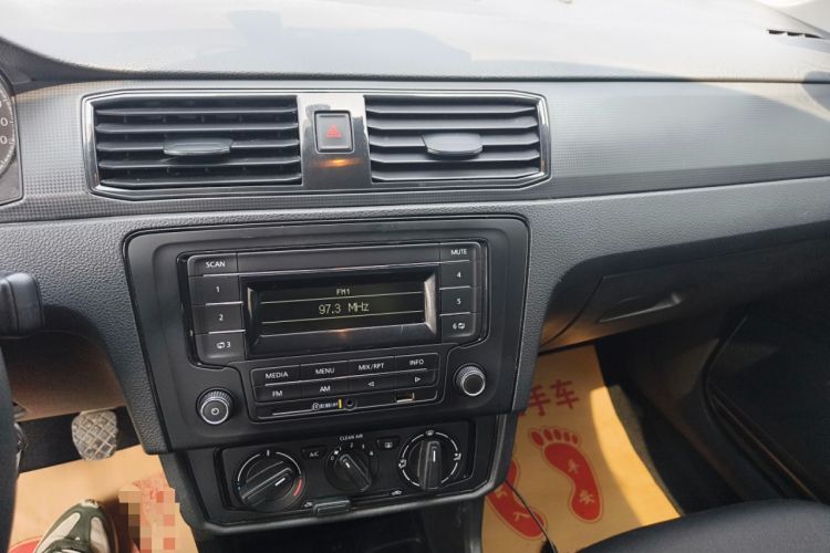 Used Volkswagen Santana 2016 1.4L Manual Fashion Edition Audio And AC Panel