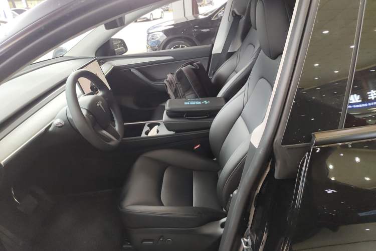 Used Tesla Model Y 2023 Long-Range All-Wheel-Drive Version Left Front Seat