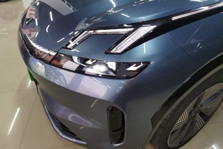 Used Lynk & Co 08 EM-P 2025 220 km All-Wheel-Drive Performance Halo