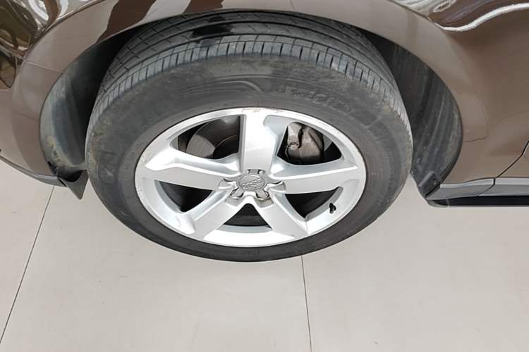 Used Audi Q5 2017 40 TFSI Ambition Edition Left Front Wheel Hub