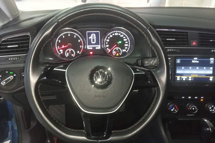 Used Volkswagen Golf 2017 1.6L Automatic Comfort Million-Vehicle Anniversary Edition