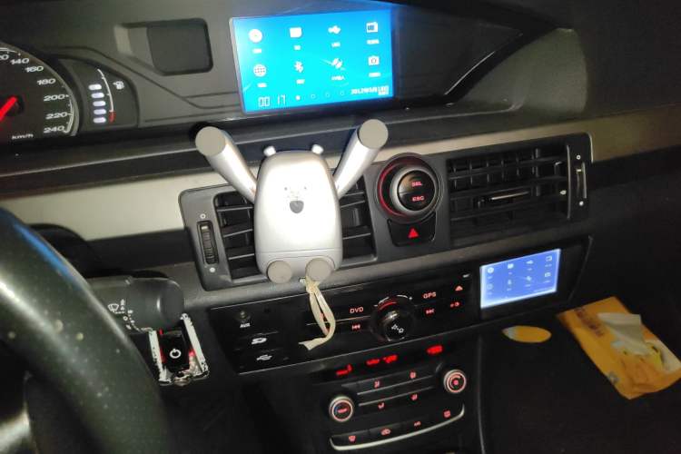 Used MG 6 2014 Hatchback 1.8L Automatic Drive Value Edition Audio And AC Panel