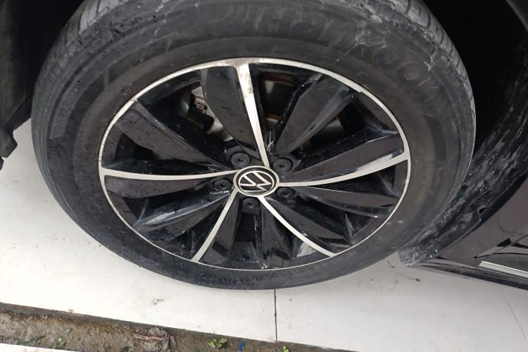 Used Volkswagen Passat 2021 330TSI Elite Edition Left Front Wheel Hub