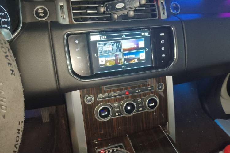 Used Land Rover Range 2015 3.0 TDV6 Vogue Audio And AC Panel