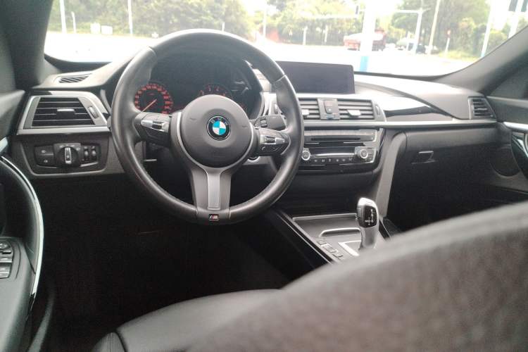 Used BMW 3 Series GT 2019 320i M Sport Package Center Console