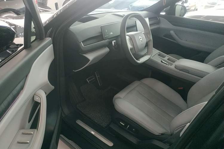 Used Nio ES8 2023 75 kWh Driver Seat
