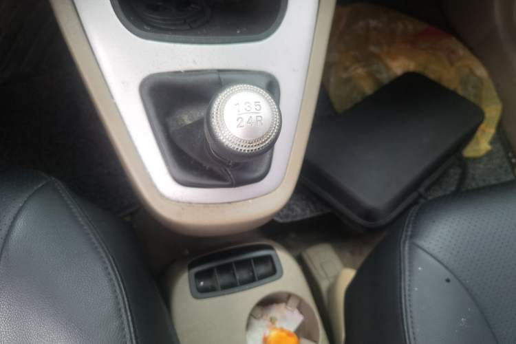 Used Hyundai Tucson 2009 2.0L Manual Two-Wheel Drive Fashion Edition Gear Lever