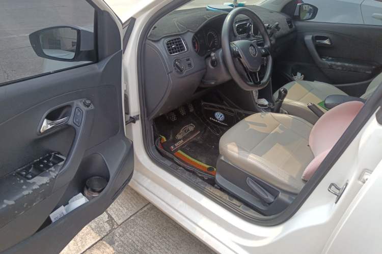 Used Volkswagen Polo 2016 1.6L Manual Comfort Model