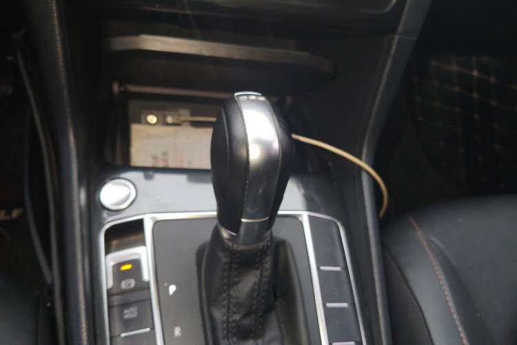 Used Volkswagen Golf Sportsvan 2018 230TSI Automatic Luxury Model Gear Lever