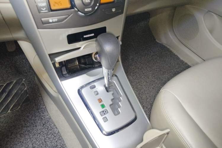 Used Toyota Corolla 2013 Special Edition 1.8L CVT ZhiKu GL-i Gear Lever