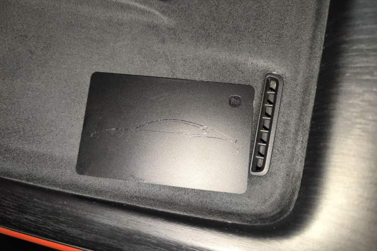 Used Xiaomi Auto SU7 2024 Four-Wheel Drive Ultra-Long Range Advanced Intelligent Driving Max Edition Vehicle Key