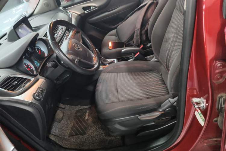 Used Buick Encore 2015 1.4T Automatic Two-Wheel Drive Urban Elite Version
