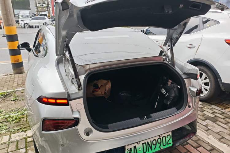 Used XPeng P7 2022 625E Trunk