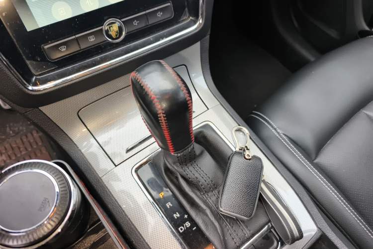 Used Roewe RX5 2016 20T Two-Wheel Drive Automatic Internet Smart Edition Gear Lever