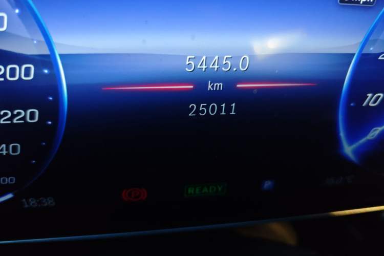 Used Mercedes-Benz EQE 2022 350 First Edition Special Version Odometer Close Up