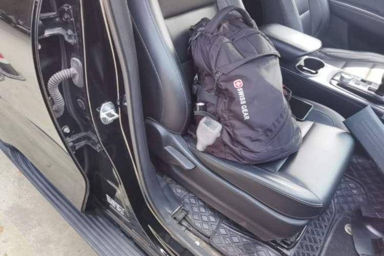 Used Great Wall Poer 2021 2.0T Commercial Version Automatic Diesel Two-Wheel Drive Elite Trim with Long Bed – GW4D20M Right Front Seat