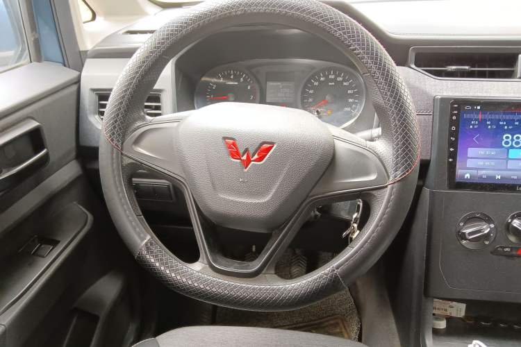 Used Wuling Hongguang PLUS 2020 1.5L Manual Standard Edition 5 Seats Steering Wheel