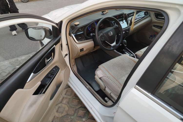 Used Honda Crider 2013 1.8L automatic luxury edition