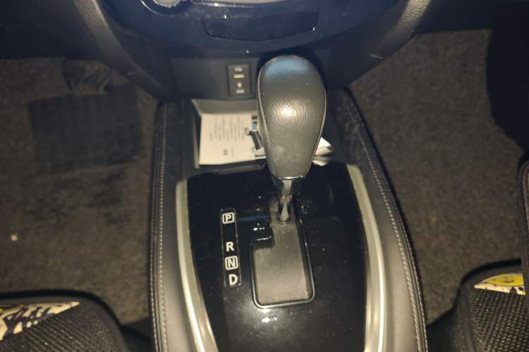 Used Nissan X-Trail 2014 2.0L CVT Comfort Edition 2WD Gear Lever