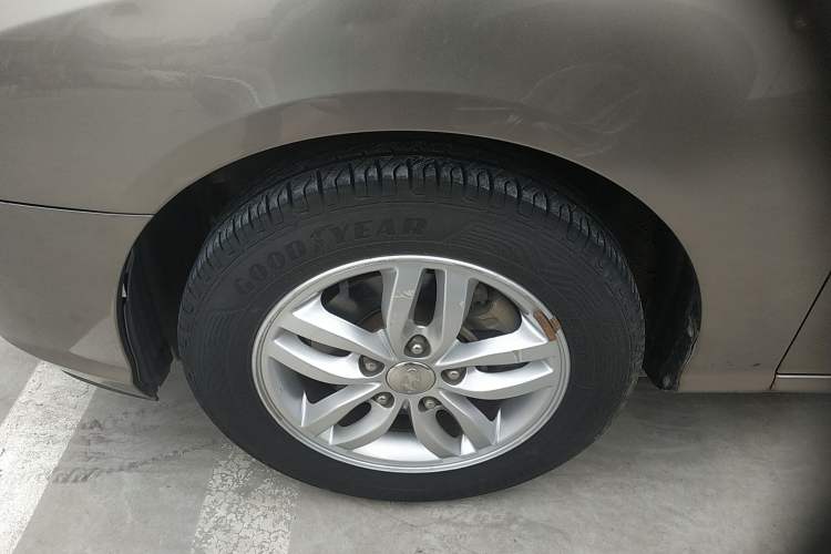 Used Hyundai Celesta 2015 1.6L Automatic Comfort Model Left Front Wheel Hub