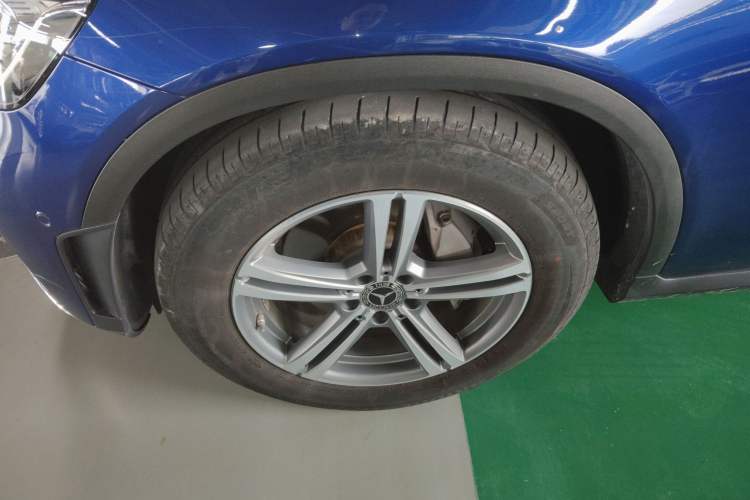 Used Mercedes-Benz GLC 2020 GLC 260 L 4MATIC Luxury Model Exterior 4