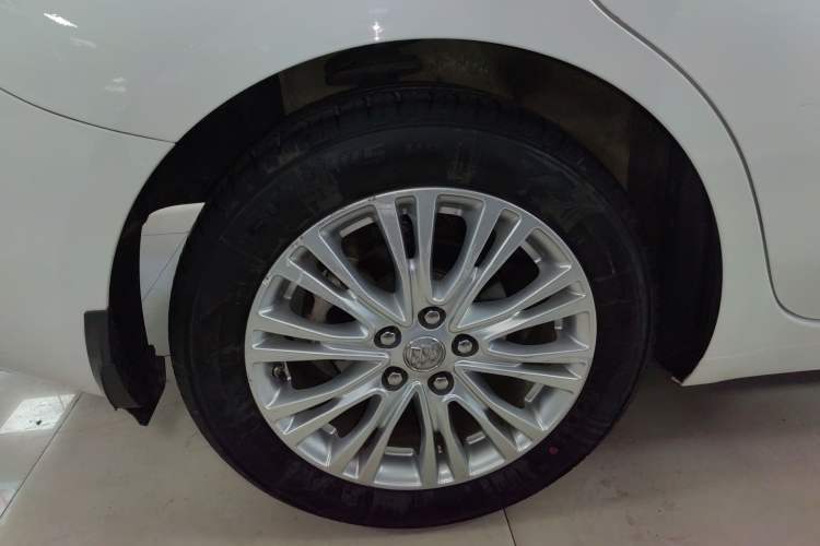 Used Buick GT 2017 15N Automatic Elite Version Exterior 5