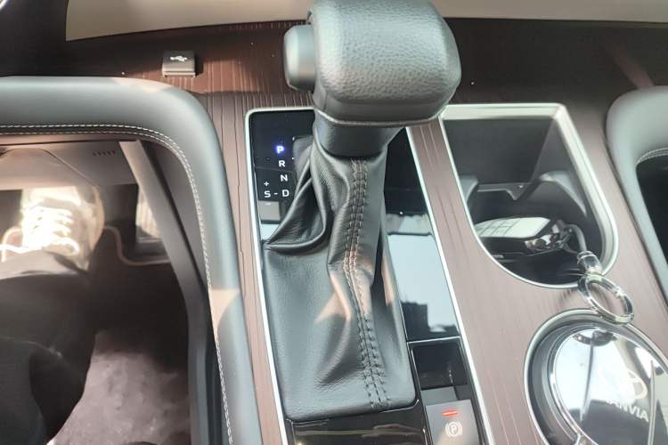 Used Toyota Granvia 2024 2.5L Hybrid Comfort Edition