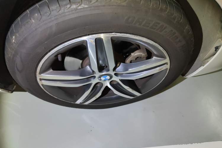Used BMW 2 Series Gran Tourer 2015 218i Sports Design Package Right Front Wheel Hub