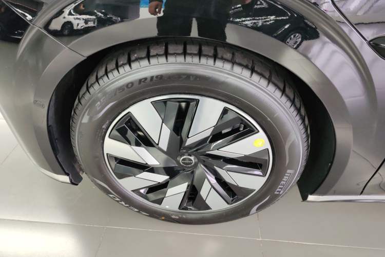 Used Volvo EM90 2025 Ultra Six-Seater Exterior 4