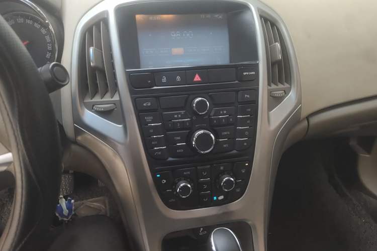 Used Buick GT 2013 GT 1.6L Automatic Fashion Edition Audio And AC Panel