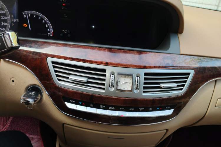 Used Mercedes-Benz S-Class 2011 S 350 L CGI Audio And AC Panel