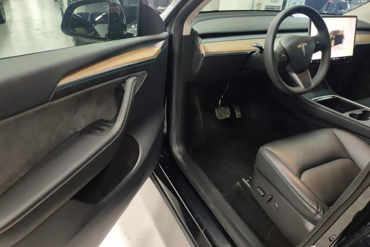 Used Tesla Model Y 2022 Rear-Wheel-Drive Version
