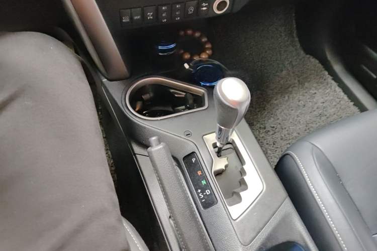 Used Toyota RAV4 2016 2.5L Automatic 4x4 Elite Edition Gear Lever