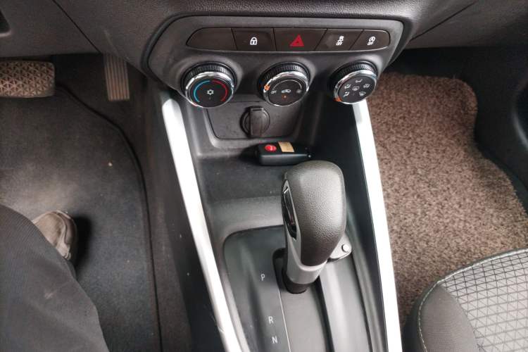 Used Chevrolet Cavalier 2022 325T Automatic Enjoyment Edition Gear Lever